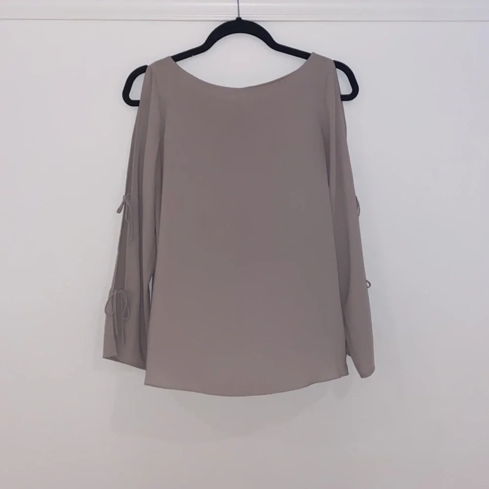 Aritzia Wilfred Pozzi drapey Blouse Long tied Sleeve with silk Size XS - Picture 4 of 12